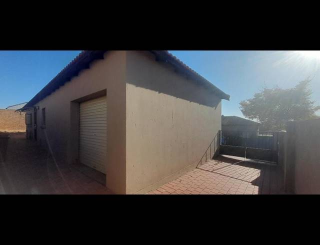 3 BEDROOM PROPERTY TO RENT IN THATCHFIELD